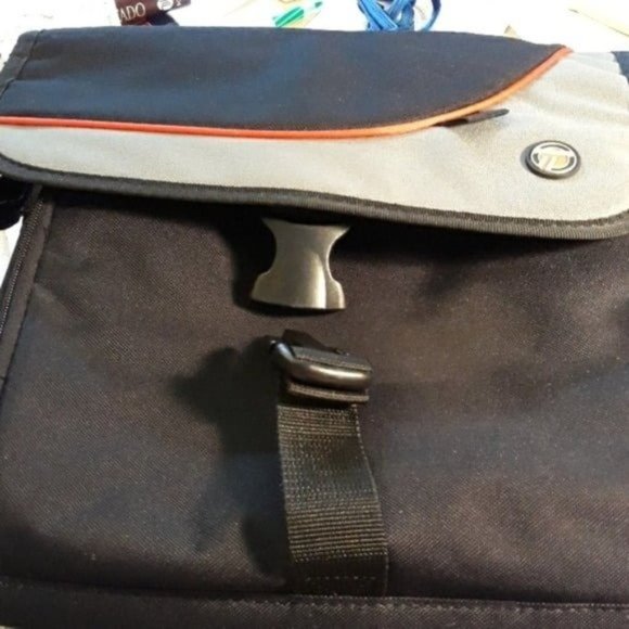 Tragus Messager Bag, 11'x10'x2' - Picture 7 of 7